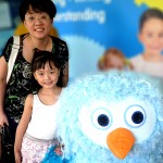 Come and take a picture with the owl, mummy!
